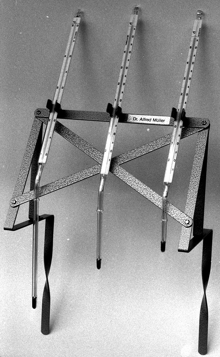 51b - Gestell fr 3 Erdboden-Thermometer